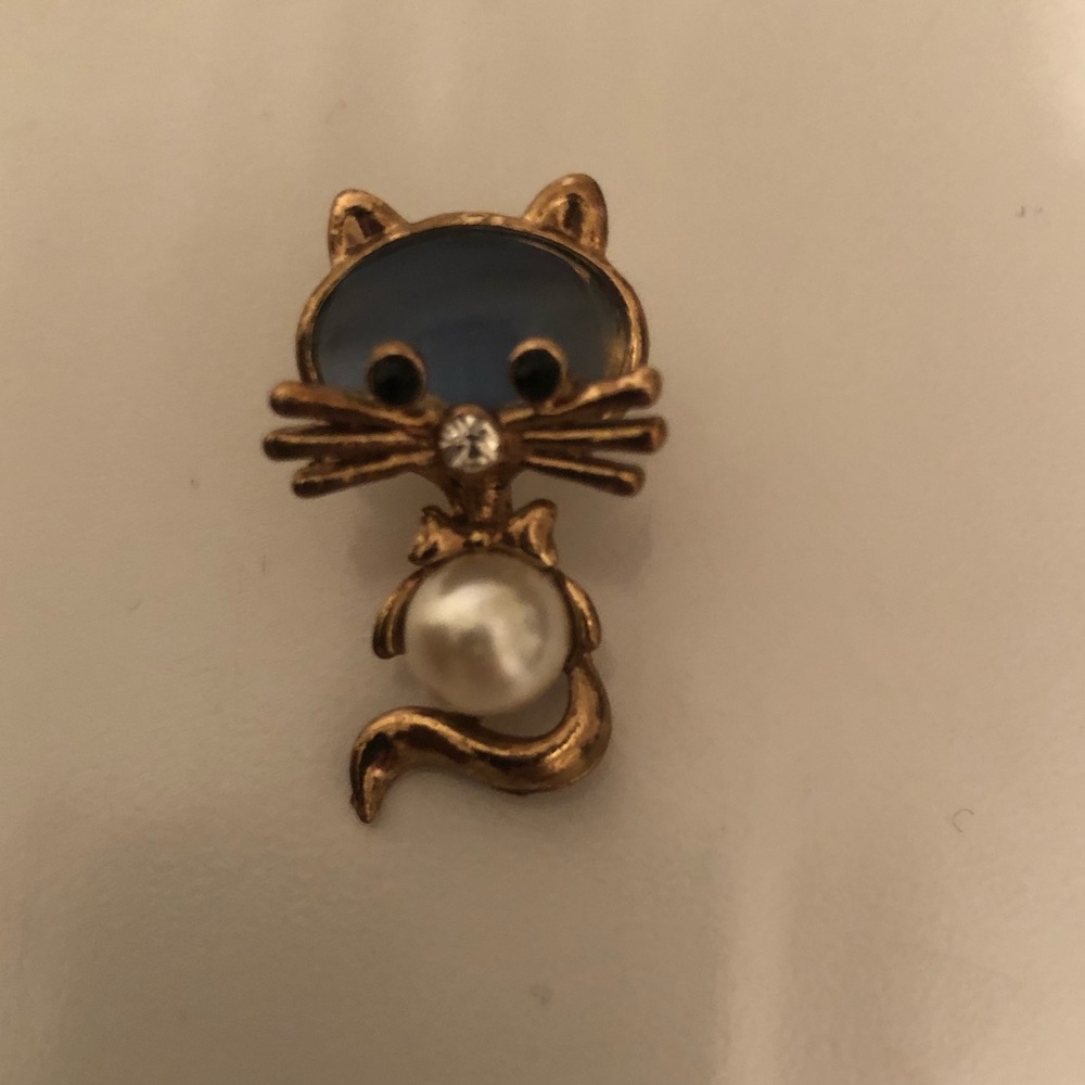 Cat pin